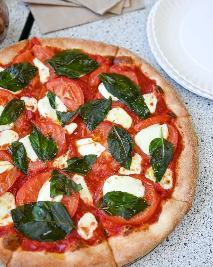 Margherita pizza, the original photo (Boston Pizza)